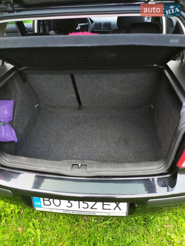 Хэтчбек Volkswagen Golf 2002 в Кременце