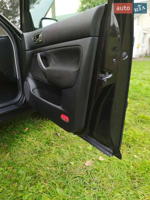 Хэтчбек Volkswagen Golf 2002 в Кременце