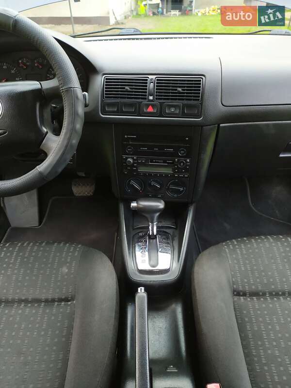 Хэтчбек Volkswagen Golf 2002 в Кременце