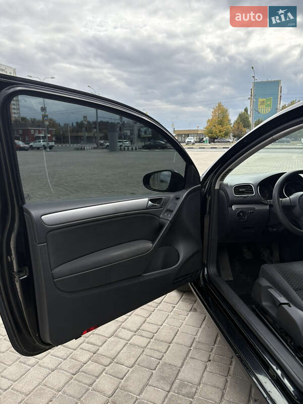 Хетчбек Volkswagen Golf 2010 в Харкові