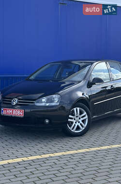 Хэтчбек Volkswagen Golf 2008 в Нововолынске