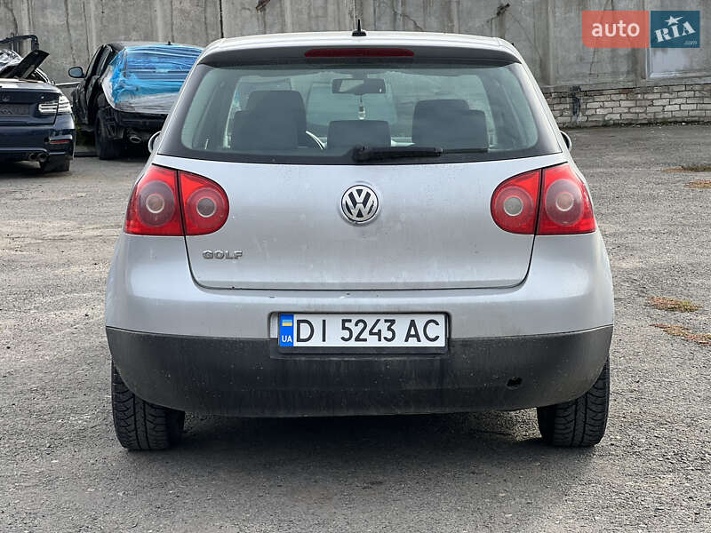 Хэтчбек Volkswagen Golf 2003 в Ровно