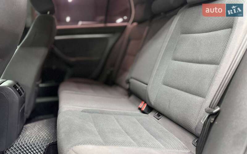 Хетчбек Volkswagen Golf 2006 в Чернівцях