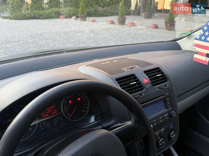 Хэтчбек Volkswagen Golf 2005 в Тернополе