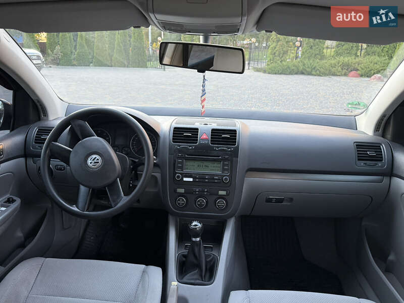 Хэтчбек Volkswagen Golf 2005 в Тернополе