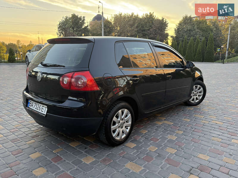Хэтчбек Volkswagen Golf 2005 в Тернополе