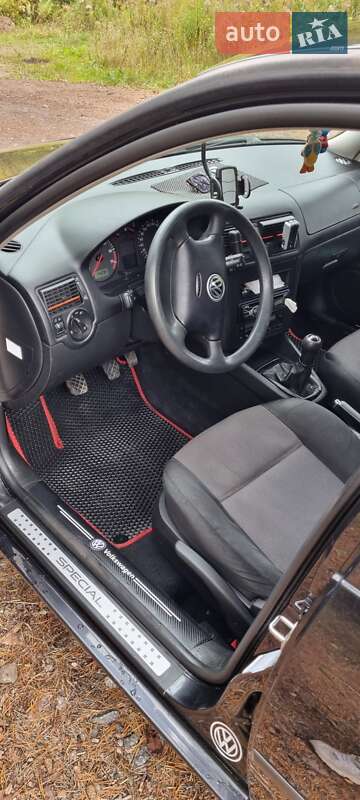 Хетчбек Volkswagen Golf 2002 в Шепетівці