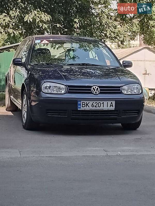 Хетчбек Volkswagen Golf 2002 в Рівному