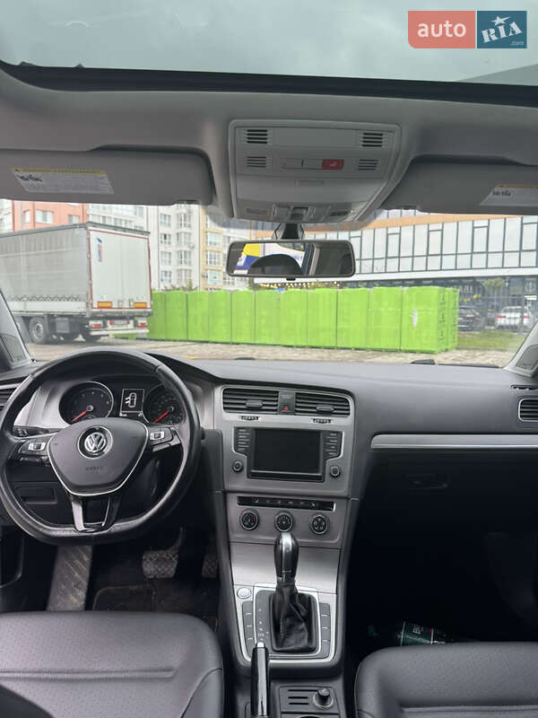 Хэтчбек Volkswagen Golf 2015 в Ивано-Франковске