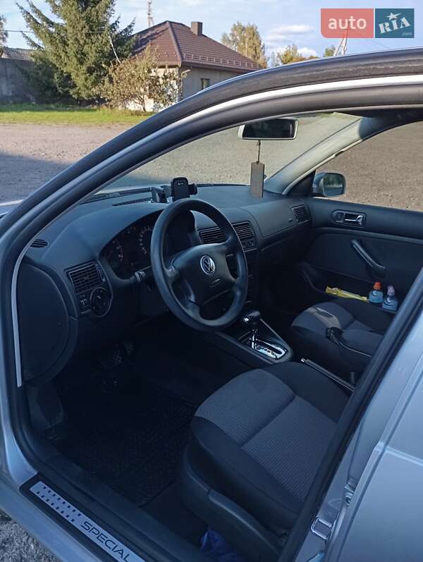 Хэтчбек Volkswagen Golf 2001 в Камне-Каширском