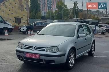 Хэтчбек Volkswagen Golf 2004 в Киеве