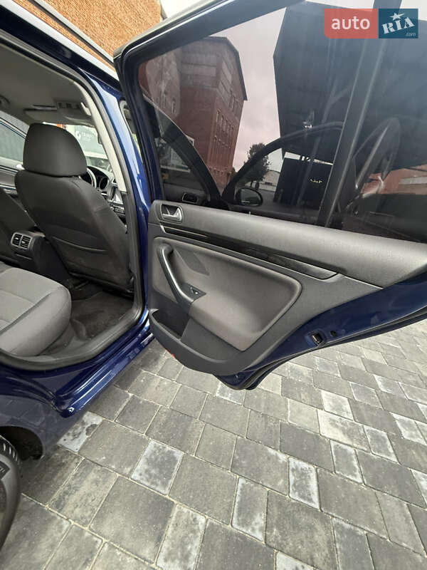 Універсал Volkswagen Golf 2010 в Хмельницькому