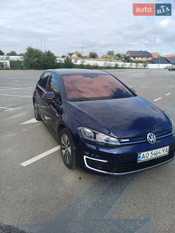 Хетчбек Volkswagen Golf 2018 в Ужгороді