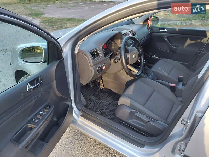 Хэтчбек Volkswagen Golf 2003 в Лебедине