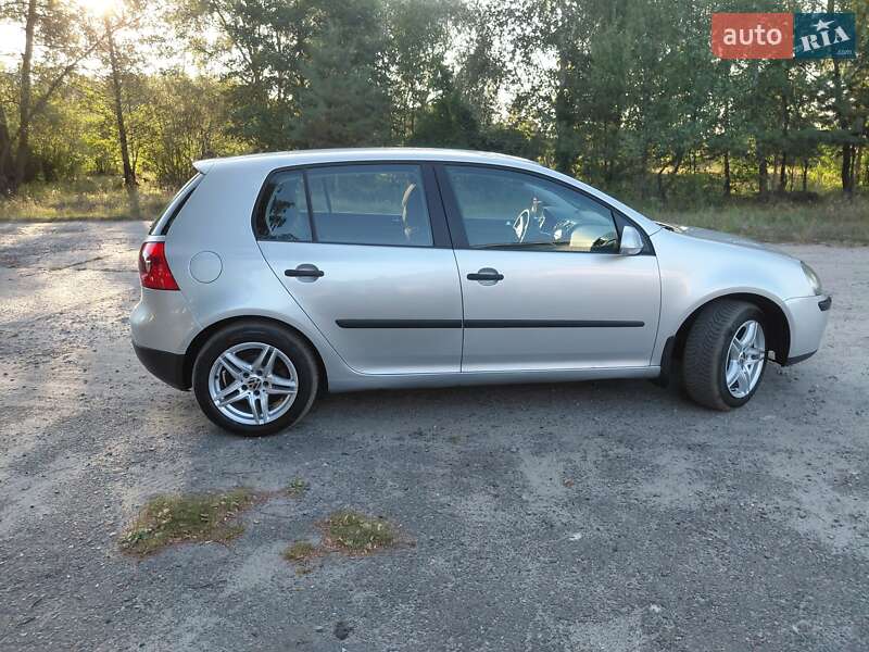 Хэтчбек Volkswagen Golf 2003 в Лебедине
