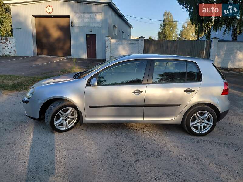 Хэтчбек Volkswagen Golf 2003 в Лебедине