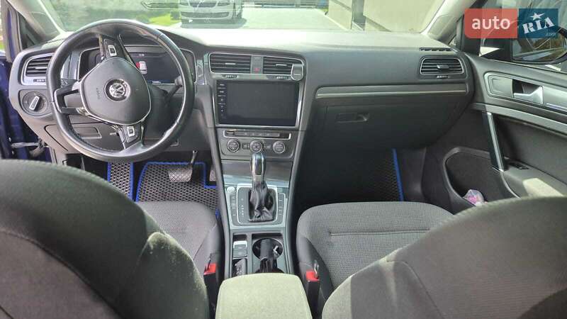 Хетчбек Volkswagen Golf 2018 в Ужгороді