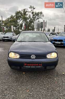 Хетчбек Volkswagen Golf 2002 в Білогородці