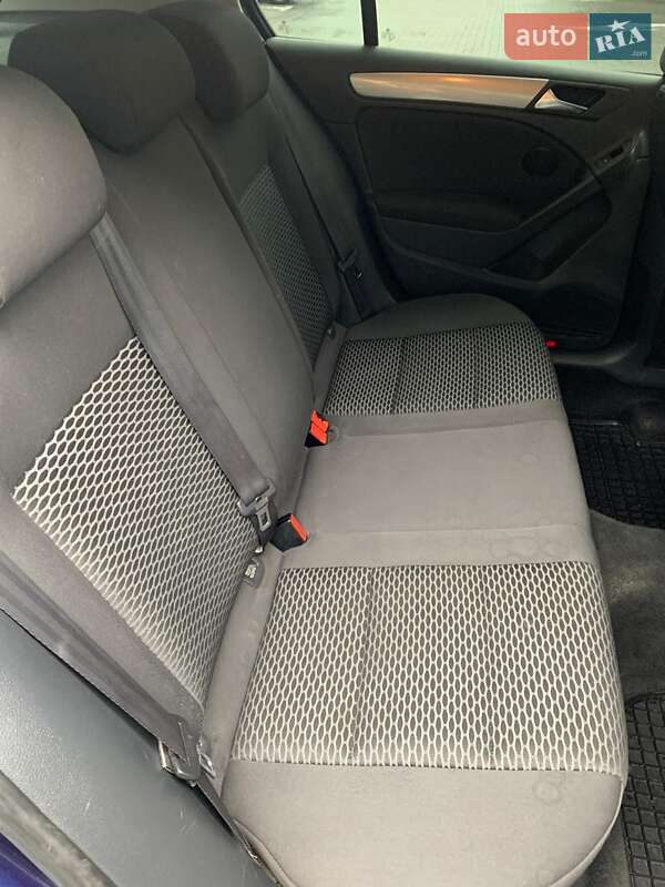 Хетчбек Volkswagen Golf 2010 в Чернівцях