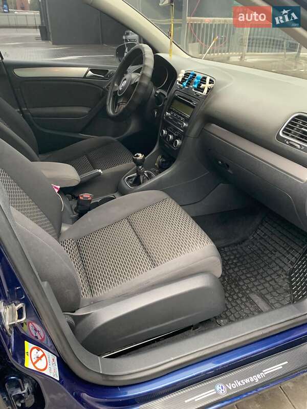 Хетчбек Volkswagen Golf 2010 в Чернівцях