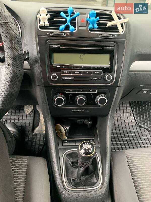 Хетчбек Volkswagen Golf 2010 в Чернівцях