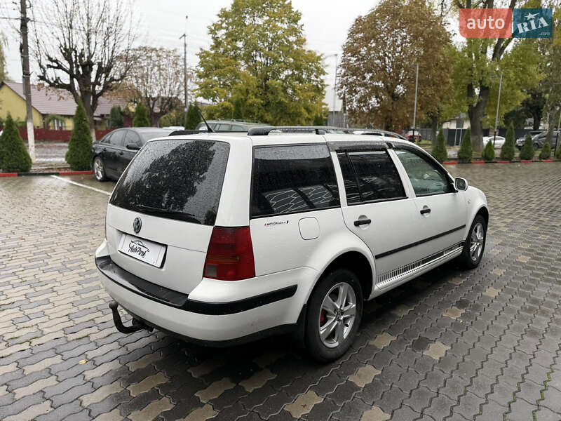 Універсал Volkswagen Golf 2001 в Чернівцях