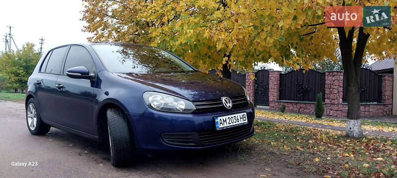 Хэтчбек Volkswagen Golf 2010 в Житомире