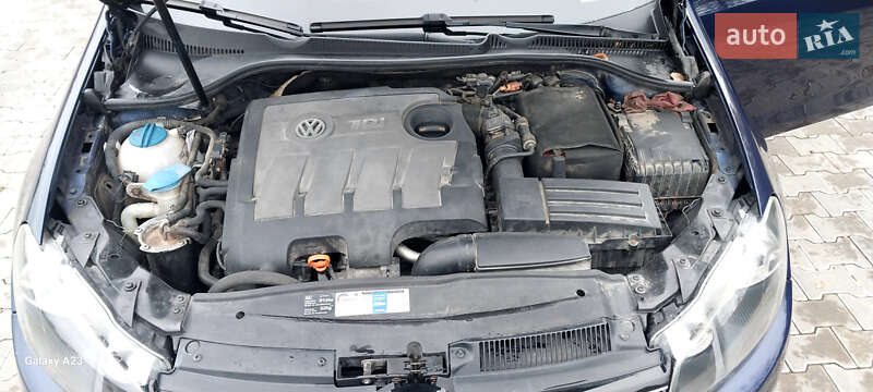 Хэтчбек Volkswagen Golf 2010 в Житомире