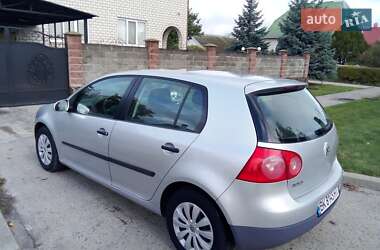 Хетчбек Volkswagen Golf 2004 в Вараші