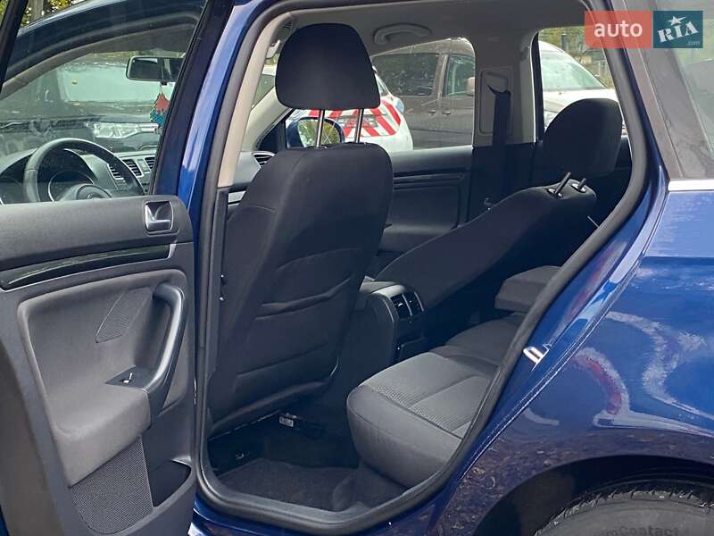 Універсал Volkswagen Golf 2012 в Івано-Франківську