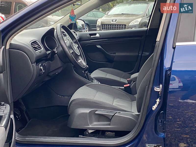 Універсал Volkswagen Golf 2012 в Івано-Франківську