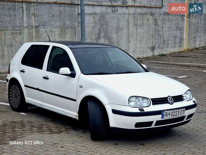 Хетчбек Volkswagen Golf 2001 в Одесі
