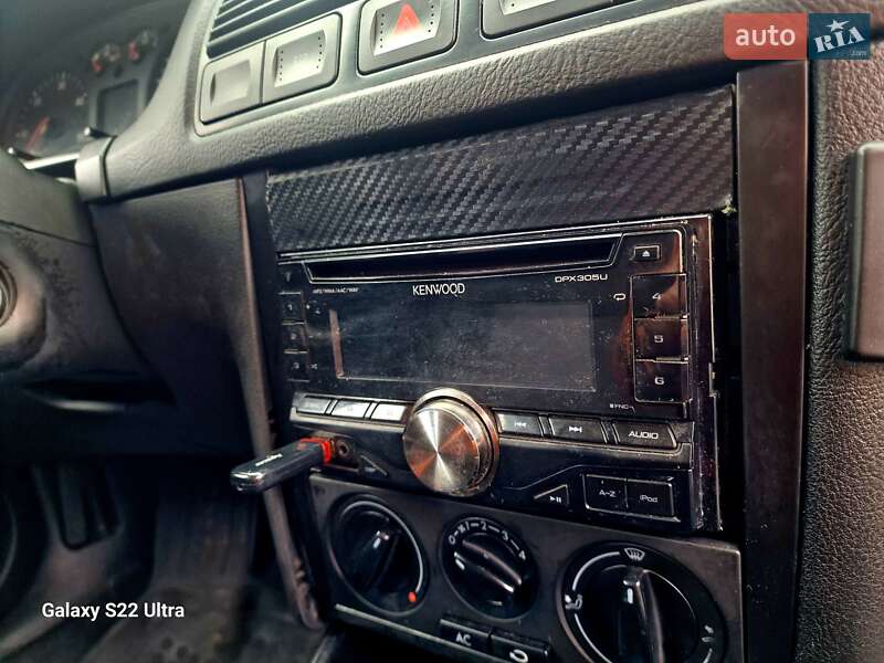 Хетчбек Volkswagen Golf 2001 в Одесі