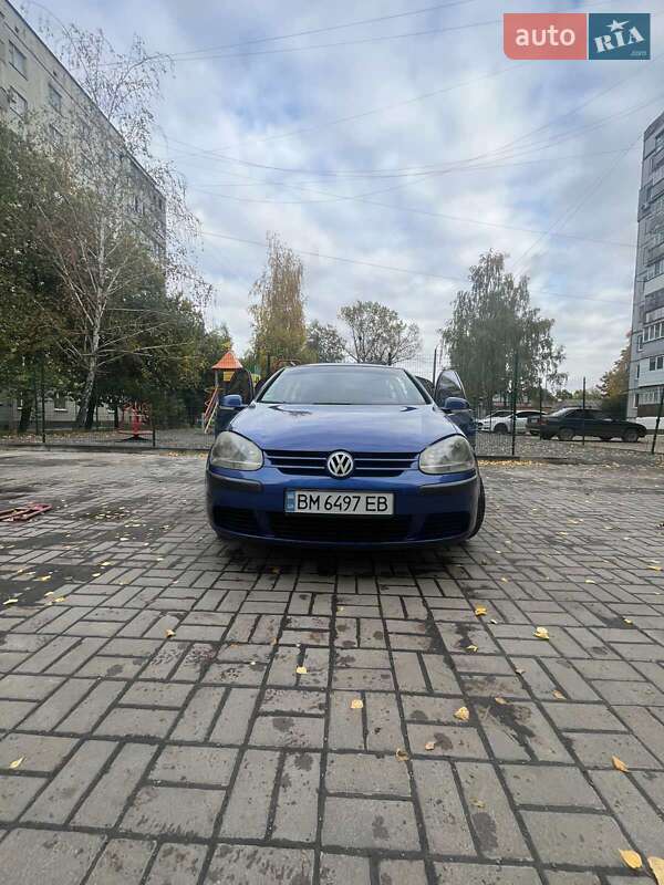 Хэтчбек Volkswagen Golf 2004 в Ромнах