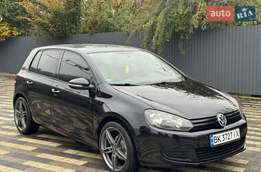 Хэтчбек Volkswagen Golf 2009 в Сваляве