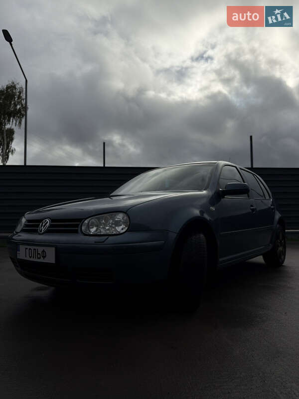 Хетчбек Volkswagen Golf 2003 в Києві