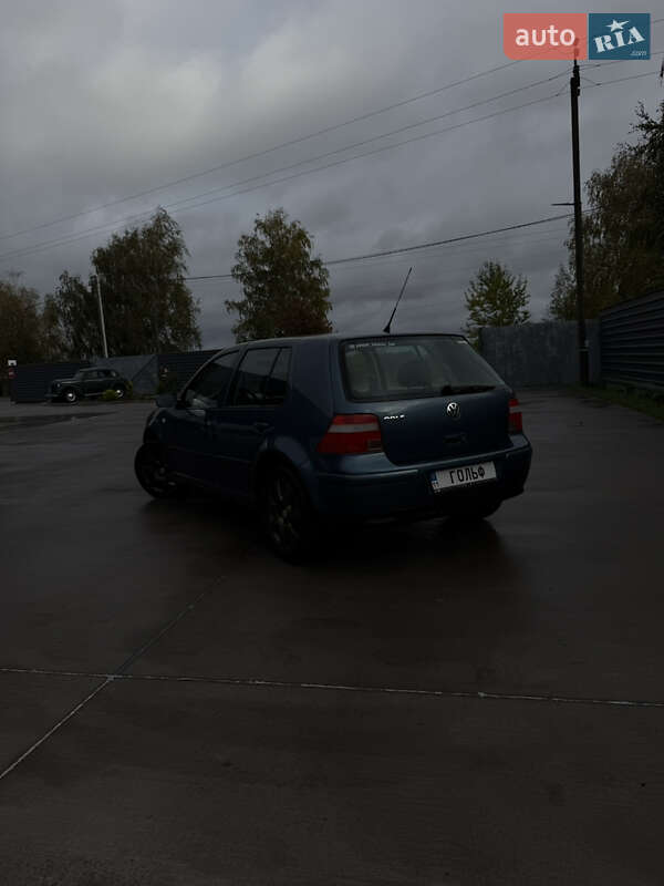 Хетчбек Volkswagen Golf 2003 в Києві