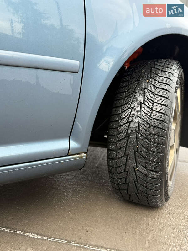 Хетчбек Volkswagen Golf 2003 в Києві