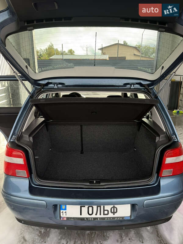 Хетчбек Volkswagen Golf 2003 в Києві