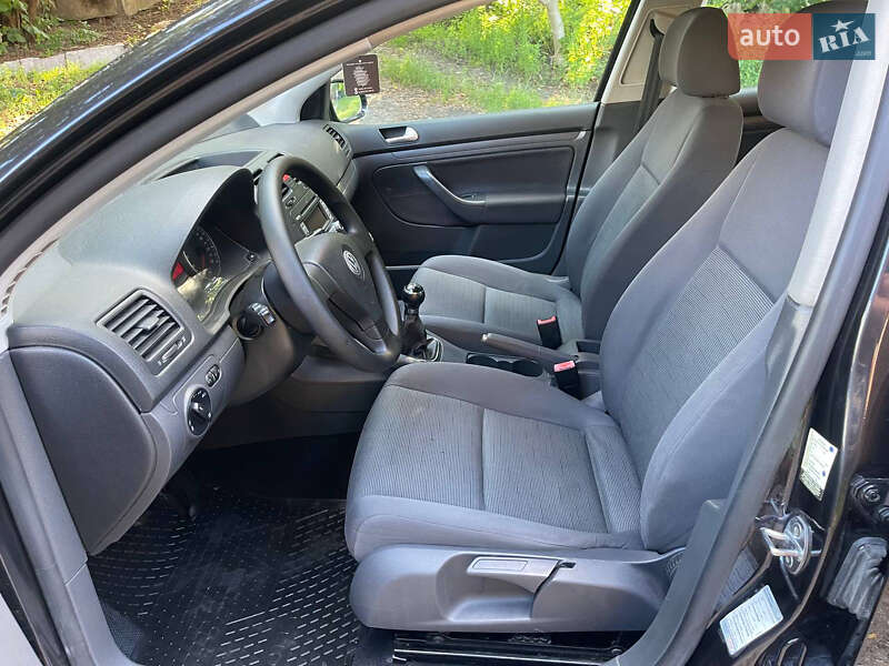 Хэтчбек Volkswagen Golf 2008 в Виннице