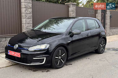 Хэтчбек Volkswagen Golf 2016 в Киеве
