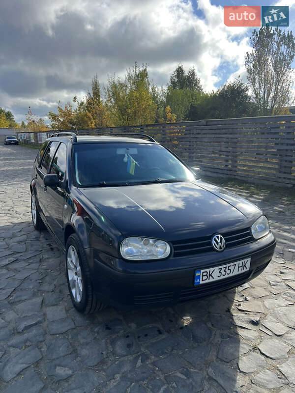 Універсал Volkswagen Golf 2003 в Рівному