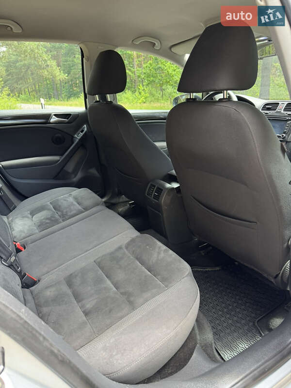 Хетчбек Volkswagen Golf 2009 в Луцьку