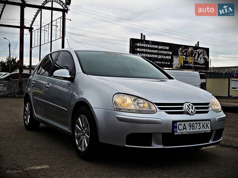 Хетчбек Volkswagen Golf 2005 в Черкасах