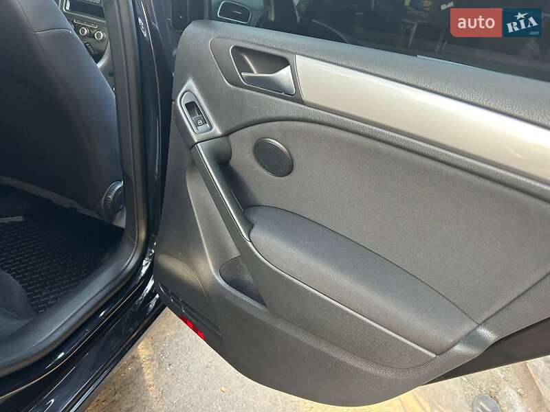 Хетчбек Volkswagen Golf 2010 в Охтирці