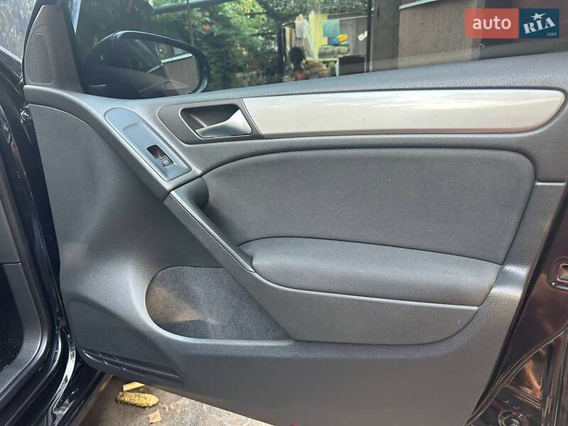 Хетчбек Volkswagen Golf 2010 в Охтирці