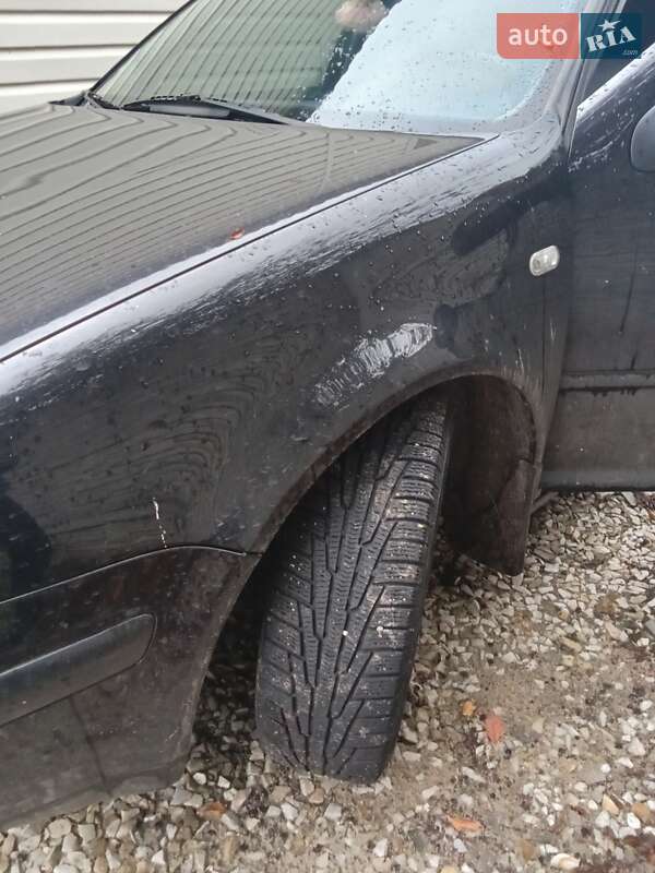 Хетчбек Volkswagen Golf 2001 в Сумах