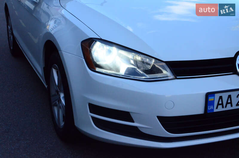 Універсал Volkswagen Golf 2015 в Києві