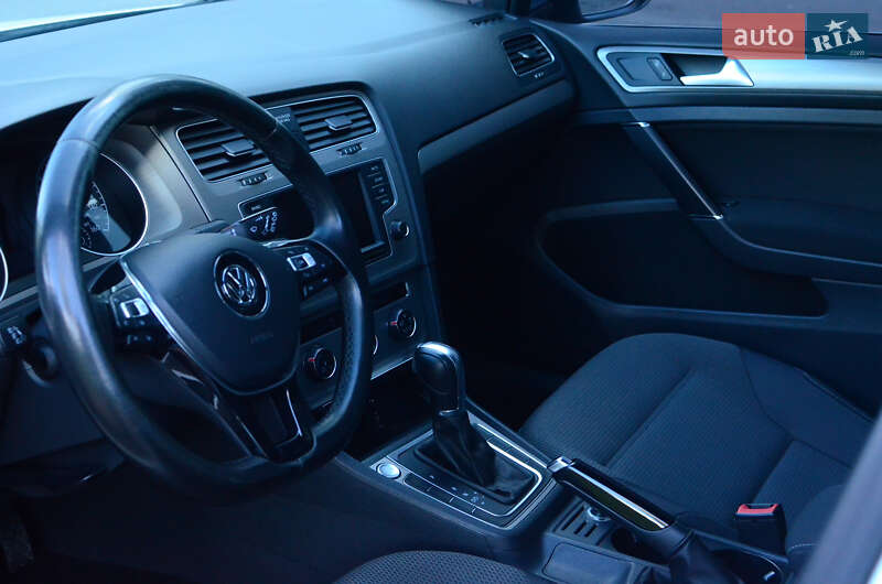 Універсал Volkswagen Golf 2015 в Києві