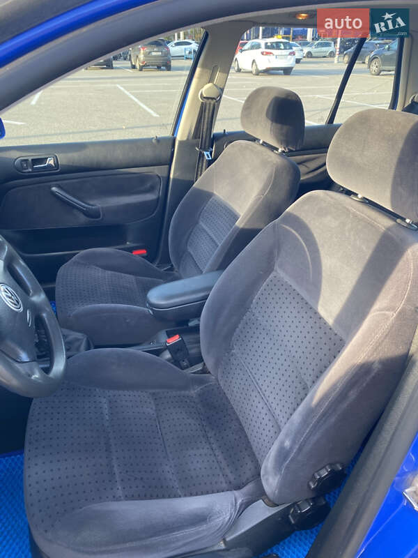 Хетчбек Volkswagen Golf 1999 в Києві